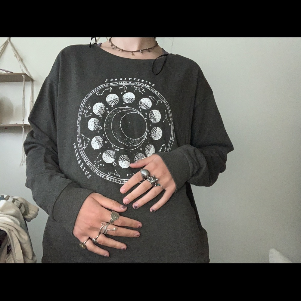 H&M zodiac long sleeve sweater/T-shirt